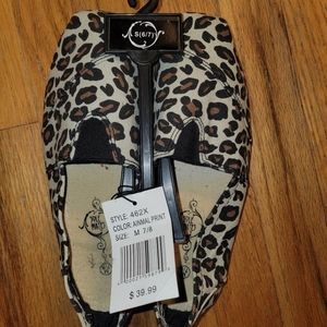 Leopard sole mates flats